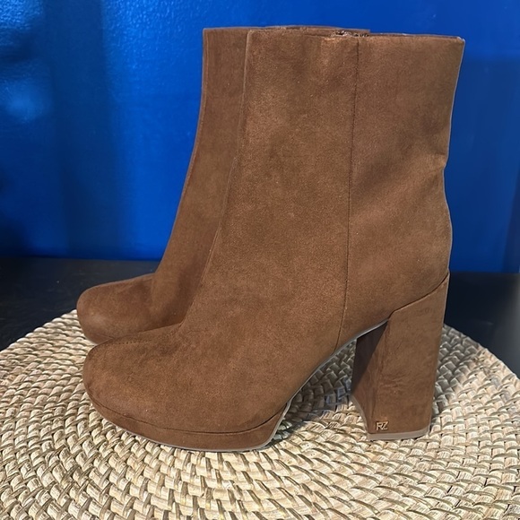 Women’s Rachel Zoe Camel Booties Size 7 - Picture 2 of 6